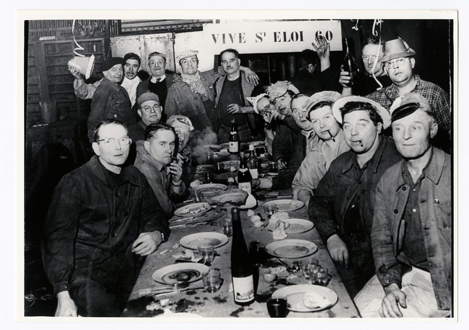 Vue d'une tablée festive lors du banquet de la Saint-Eloi.