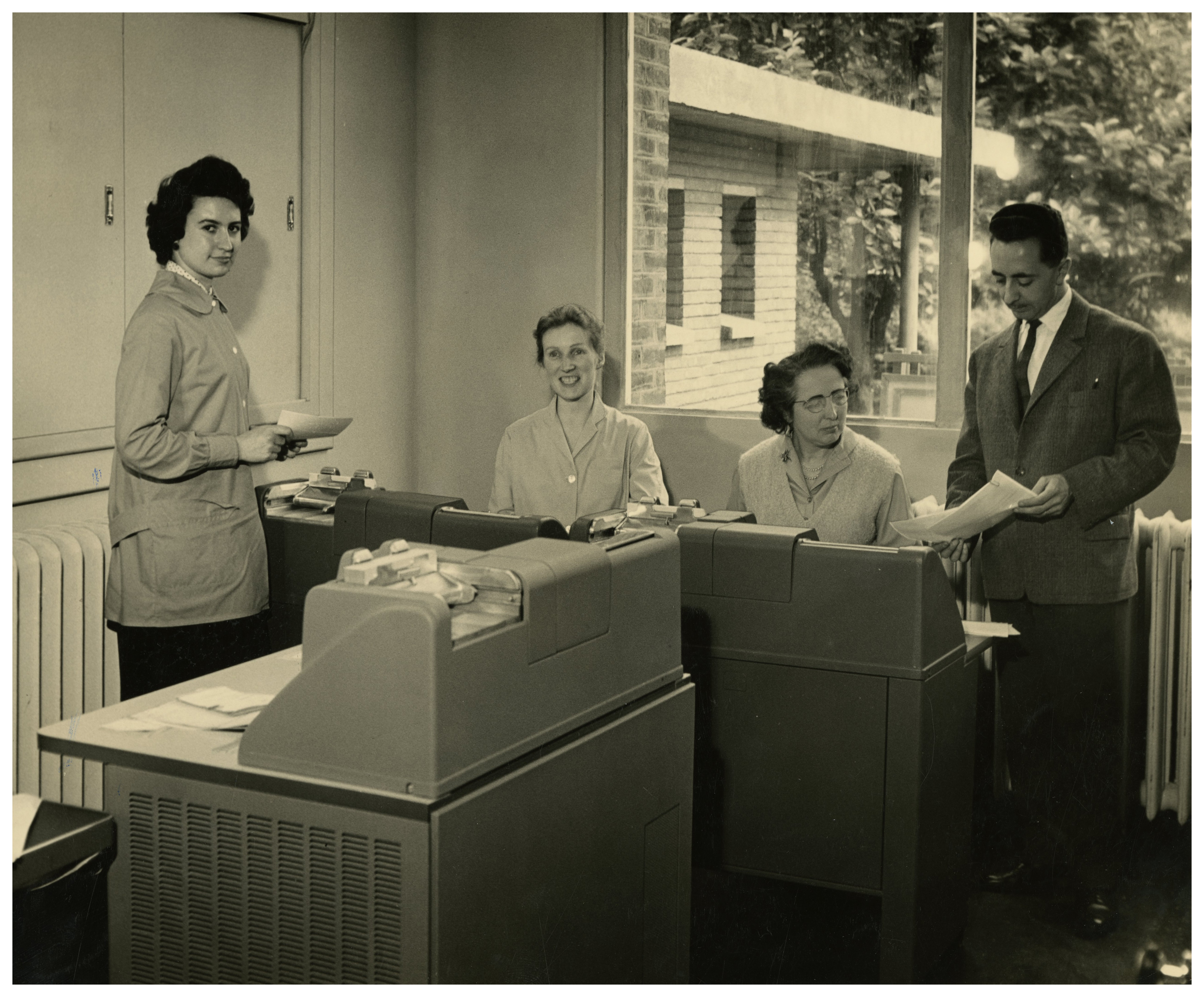 Vue d'un quatuor d'employés de bureau