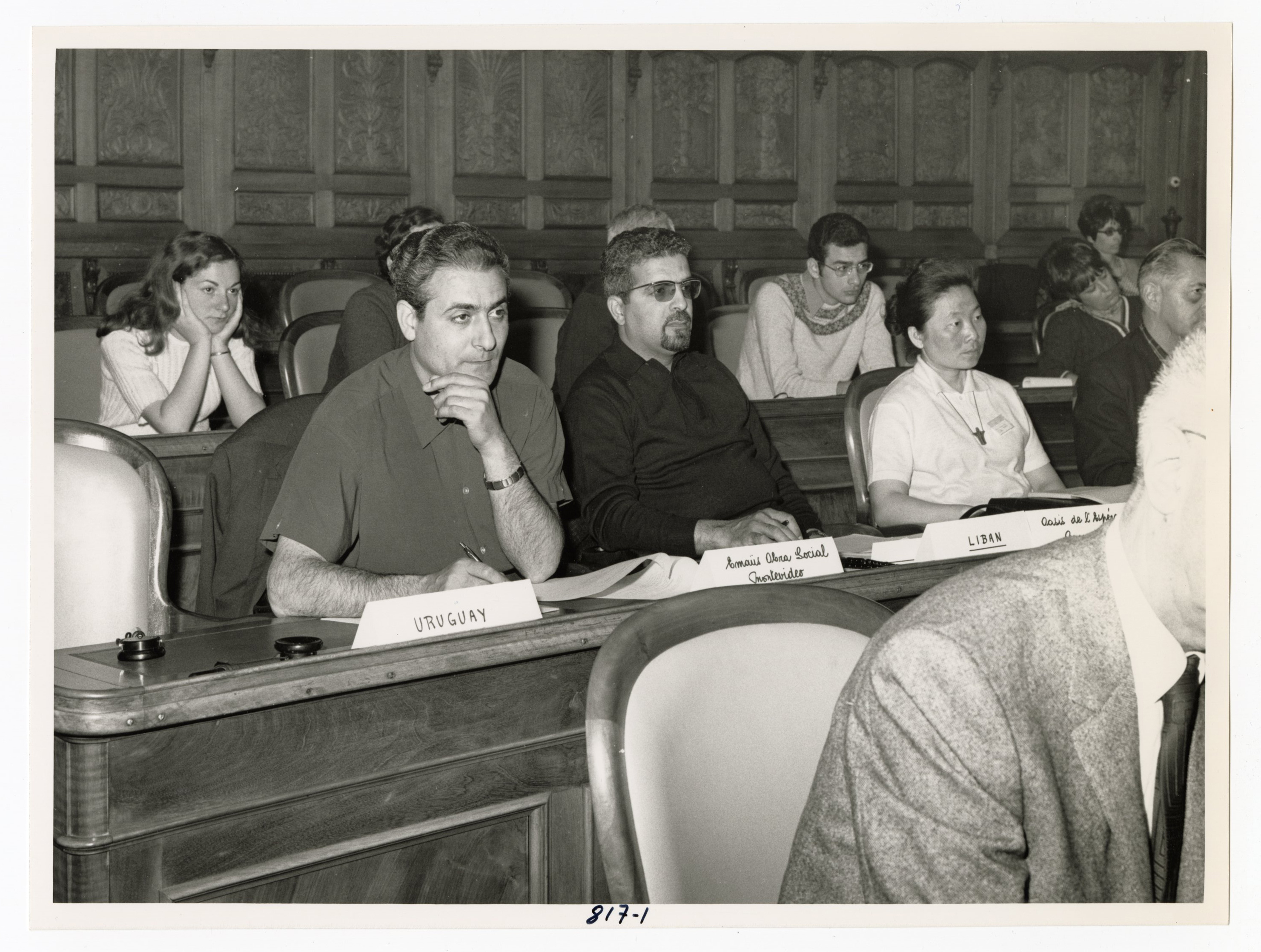 Photographie des participants à la première assemblée mondiale à Berne (Suisse), venant d'horizons différents, 1969.