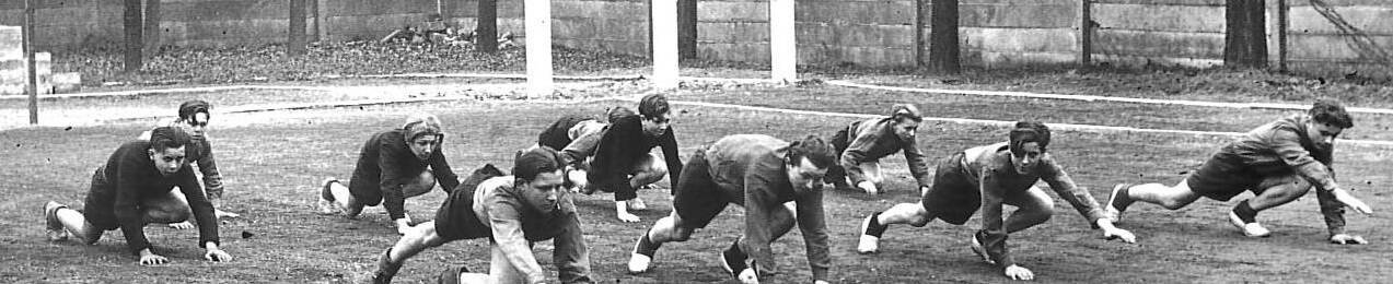 Activité sportive au centre de formation professionnelle pour apprentis mineurs à Oignies, 1946