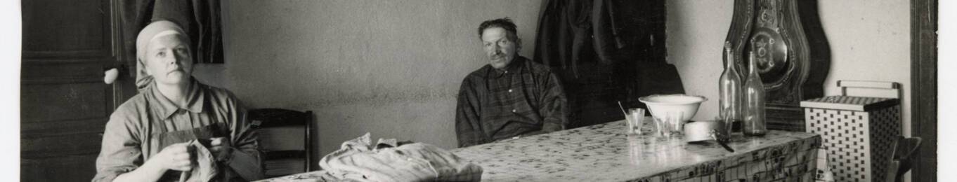 Intérieur de maison d’une famille paysanne, sans date. ANMT 2017 14 106, Fédération nationale des syndicats d’exploitants agricoles