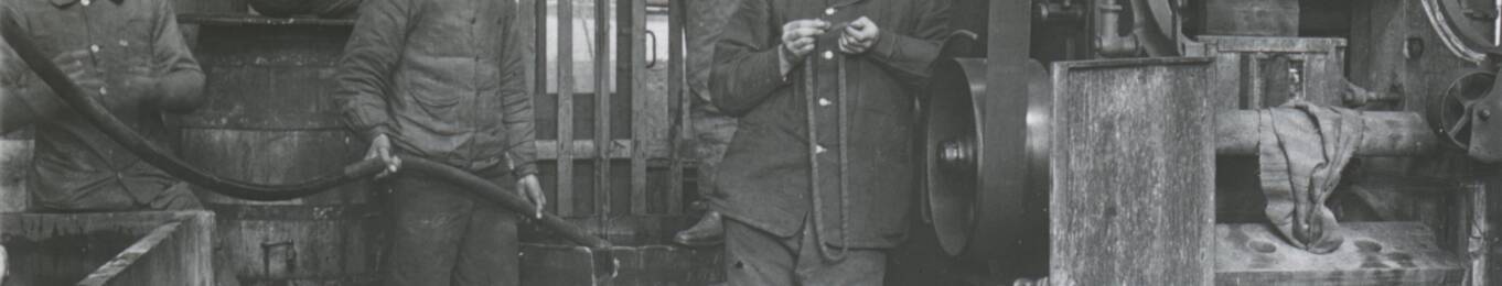 Atelier de teinture, 1911. ANMT 1991 9 200, Morcolor et collection iconographique (Institut technique roubaisien)