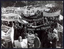Manifestation régionale contre les licenciements et pour le développement économique : tirage photographique, Lille (Nord), 1965.