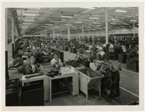 Atelier de tricotage des chaussettes Stemm : photographie, [année 1960].