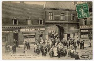 Sortie d’usine de la filature des Anglais à Hellemmes (Nord), [Première moitié du XXe siècle].