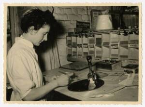 Employée de bureau de la filature Le Blan (Canteleu, Lille, Nord), vers 1955.
