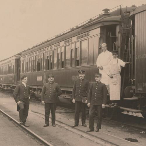 Personnel embarqué : photographie noir et blanc, cliché Gustav Schlein, photographe à Fischern (Neust.) Hotel Central, 1890.