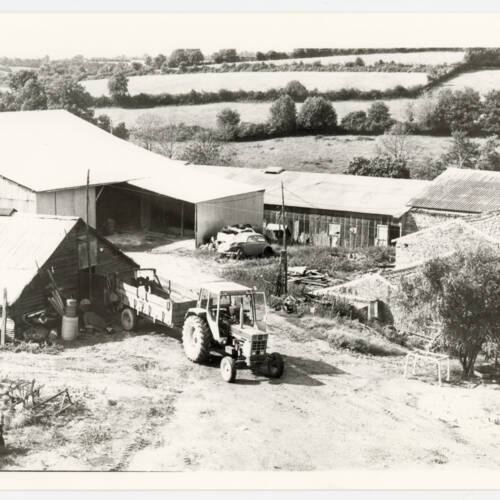Vue d'un corps de ferme : photographie, s.d. ANMT 2017 14 105, FNSEA