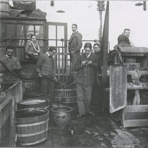 Atelier de teinture, 1911. ANMT 1991 9 200, Morcolor et collection iconographique (Institut technique roubaisien)