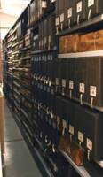 Vue de l'intérieur d'un magasin d'archives, 2019.