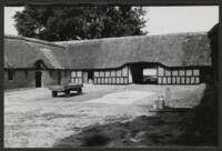 Ferme en ordre serré : photographie, s.d.