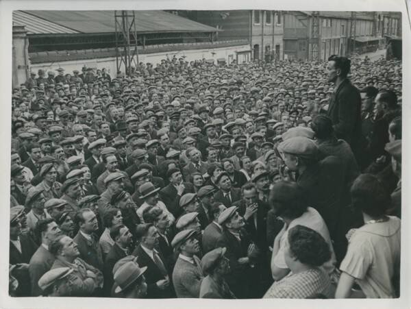 Gr&egrave;ve &agrave; l&rsquo;usine Panhard. 1936. Photographe anonyme.
