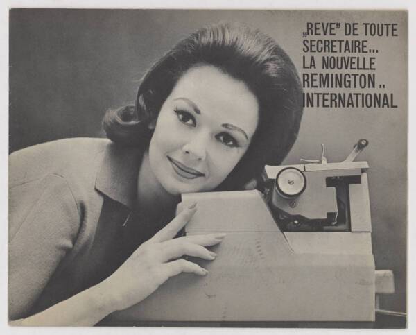 Publicité pour la machine à écrire Remington Internationale : page de catalogue Flambo, 1930. ANMT 2002 26 35, pièces isolées sur support papier.