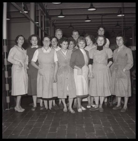 Portrait d'un groupe d'ouvrières textile (1955), Canteleu (Lille, Nord).