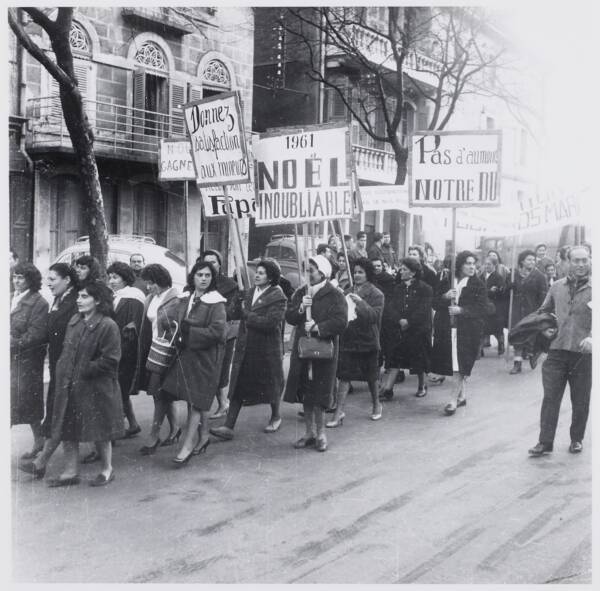 Manifestation des épouses de mineurs de Decazeville (Aveyron), 1961.