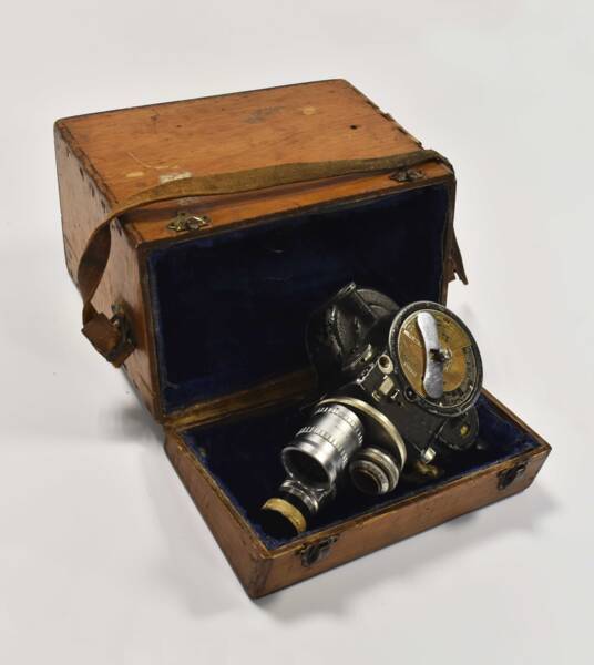 Première caméra acquise pour le caméra-club du comité d’entreprise de l’usine de Renault-Billancourt, 1962.