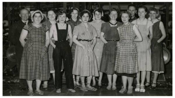 Ateliers, personnel et machines, usine de Canteleu vers 1955.