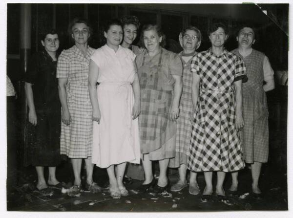 Ateliers, personnel et machines, usine de Canteleu vers 1955.