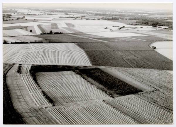 Vue aérienne dans la Vienne, 1986. Crédits : Dominique-Marc Veniere